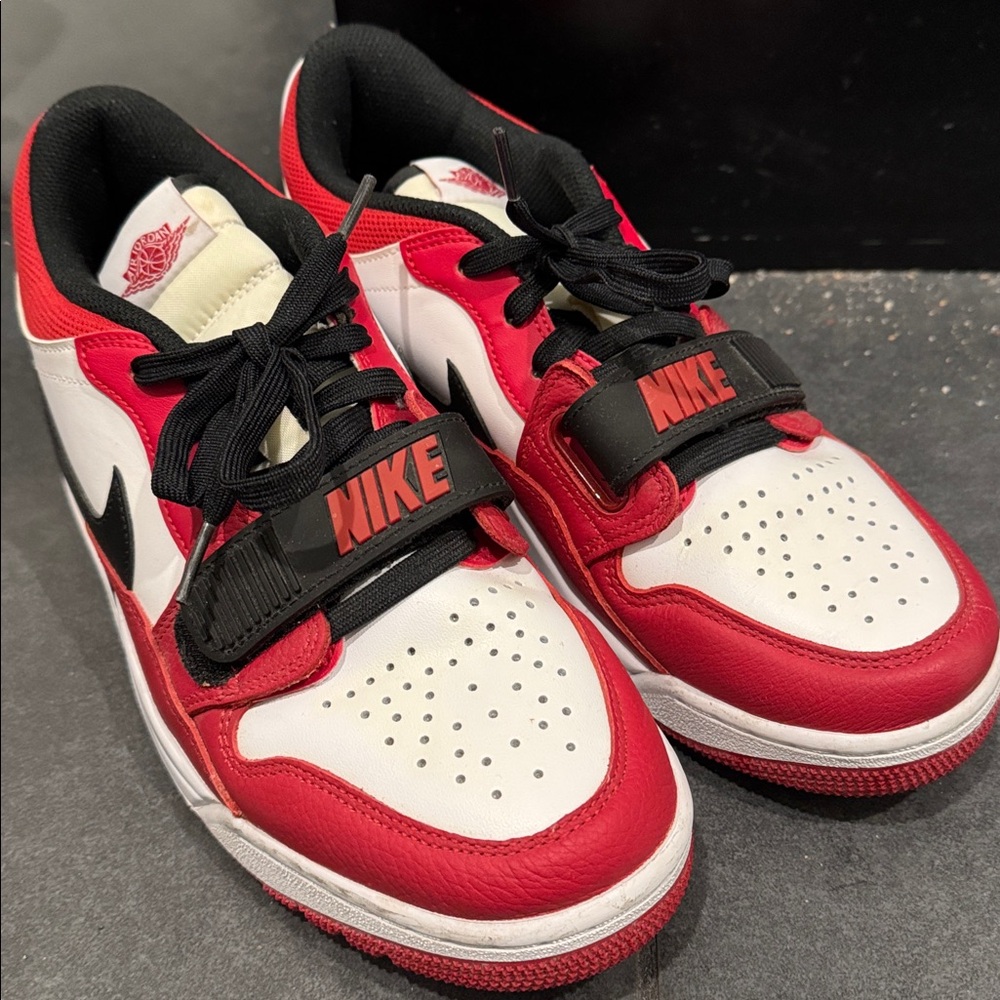 Men's Air Jordan Legacy 312 Low Chicago Red - Like New size 8.5.